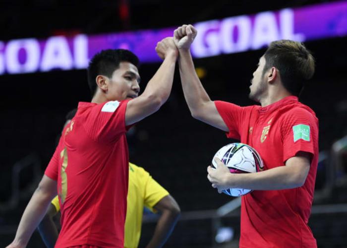 包含南美劲旅狂胜对手，锁定小组第一的词条