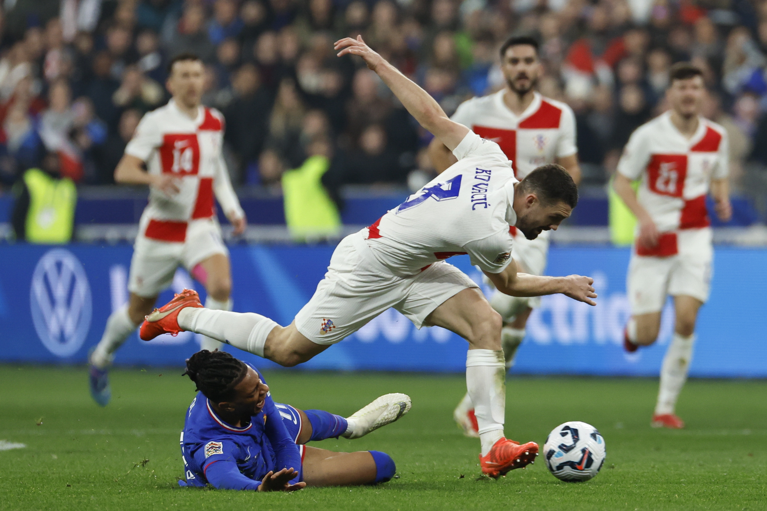 国际足球赛事在欧洲持续激烈展开 国际足球赛事在欧洲持续激烈展开