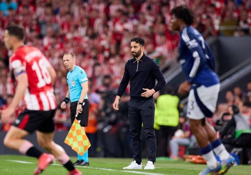 法国足球风暴：里昂球员因红牌被罚下场的简单介绍