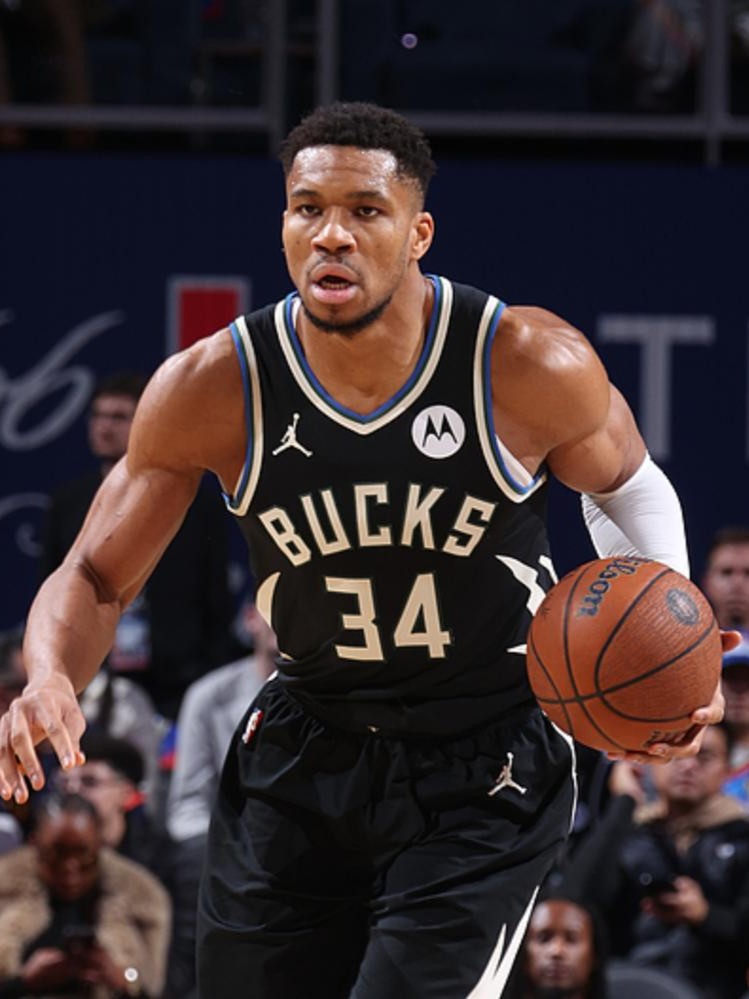 包含雄鹿击溃骑士，字母哥独揽+得分的词条