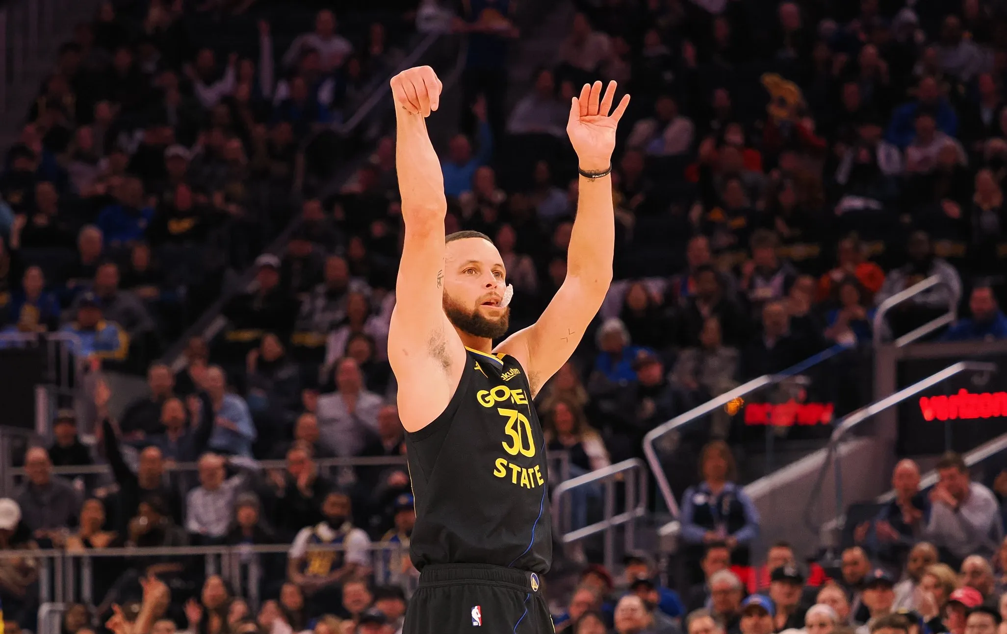 关于勇士遭遇挑战：对手三分火力凶猛击败库里率队失利的信息