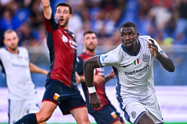 热那亚队在前几场比赛中连续击败对手，赢得赞誉的简单介绍