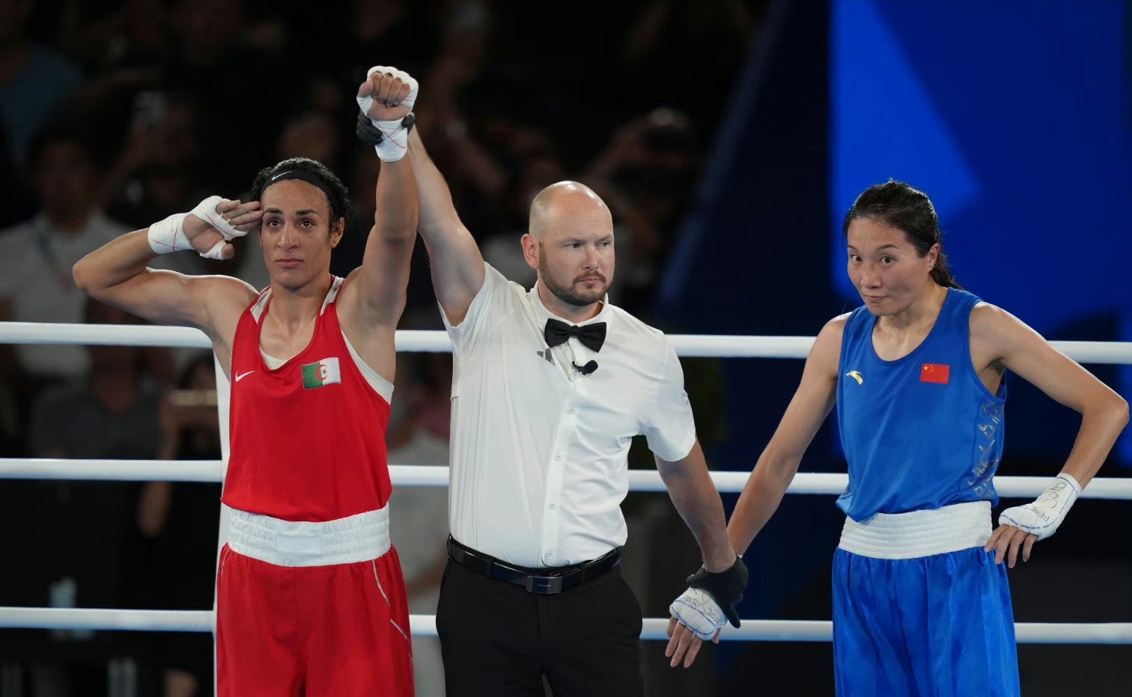 智利选手在拳击比赛中取得胜利