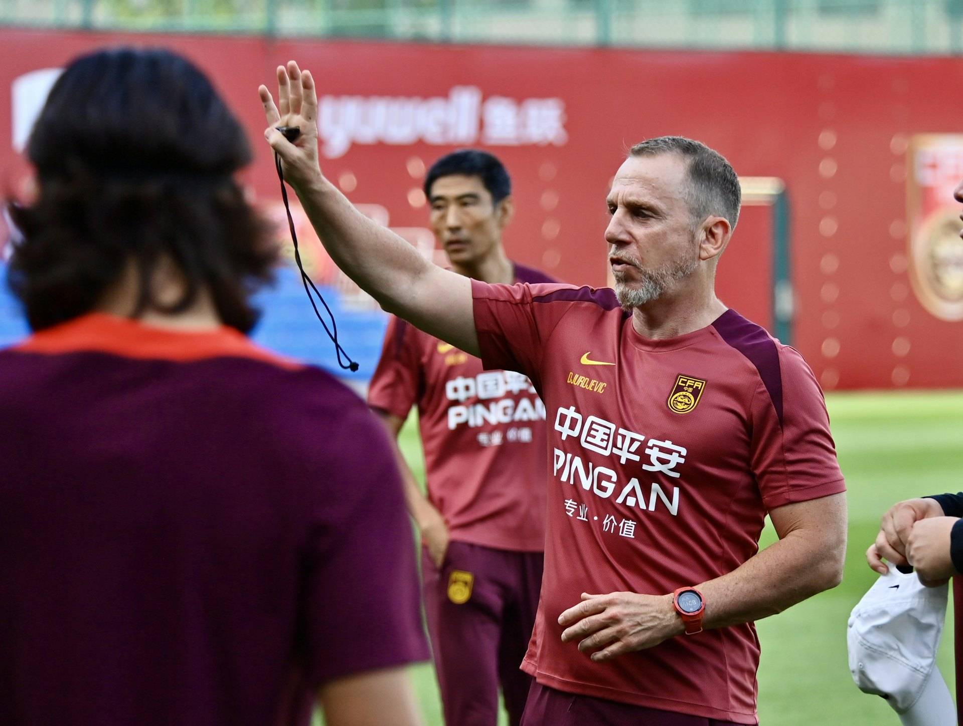 瓦拉霍伦西亚球员备战，强劲对手