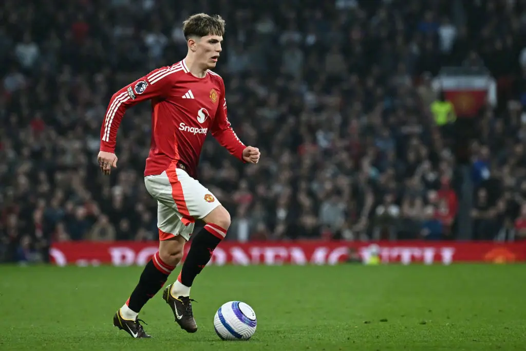 关于曼联憾平阿森纳,争冠形势依然激烈的信息 关于曼联憾平阿森纳,争冠形势依然激烈的信息