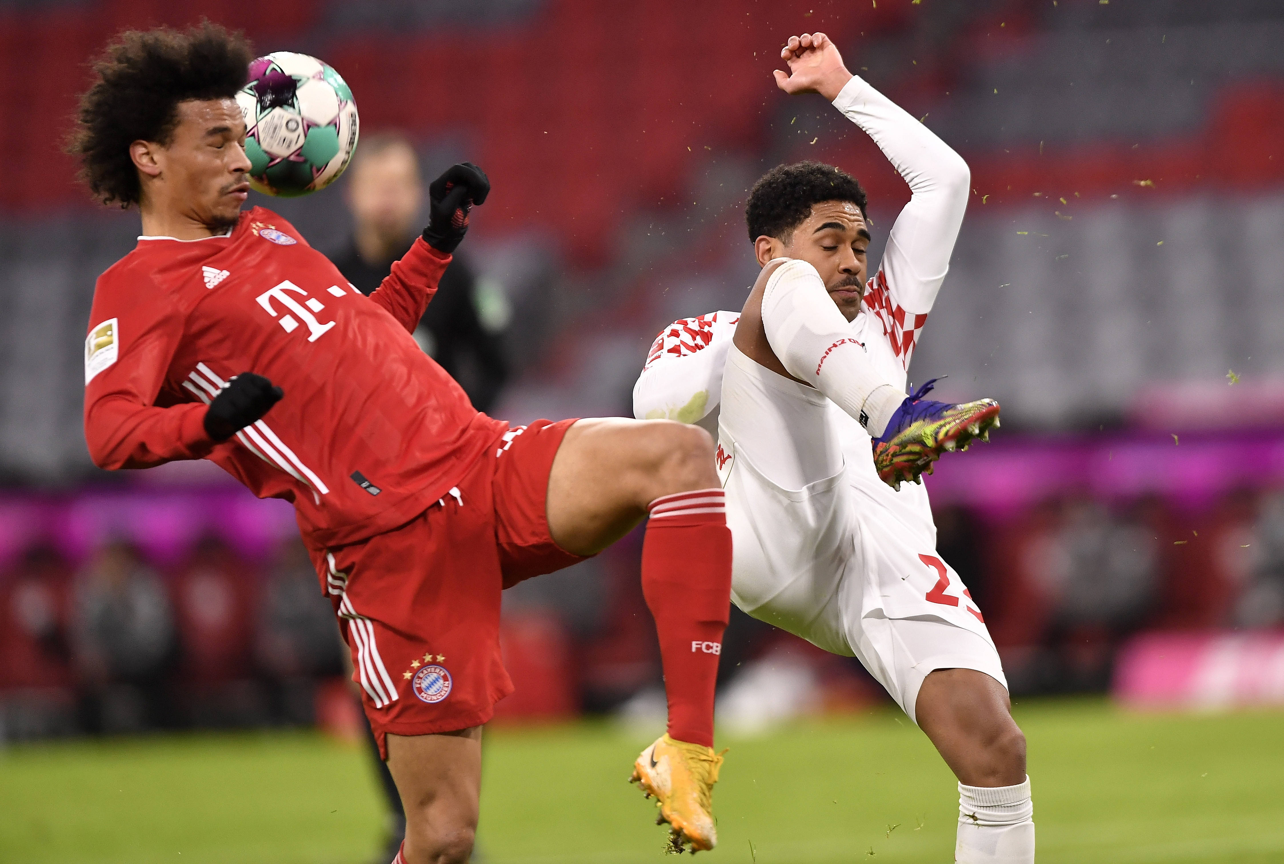 美因兹球队胜出获得观众狂热欢呼的简单介绍 美因兹球队胜出获得观众狂热欢呼的简单介绍