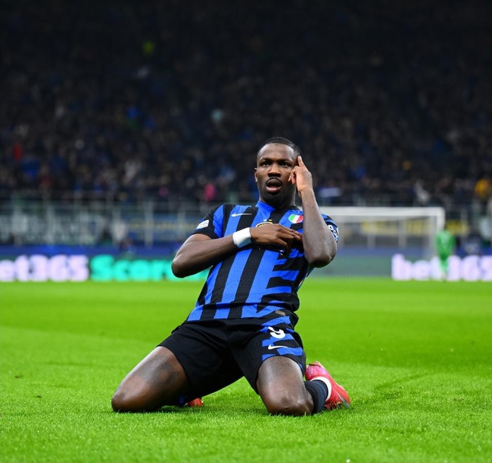 国米球员表现抢眼,助球队摘取胜利 国米球员表现抢眼,助球队摘取胜利