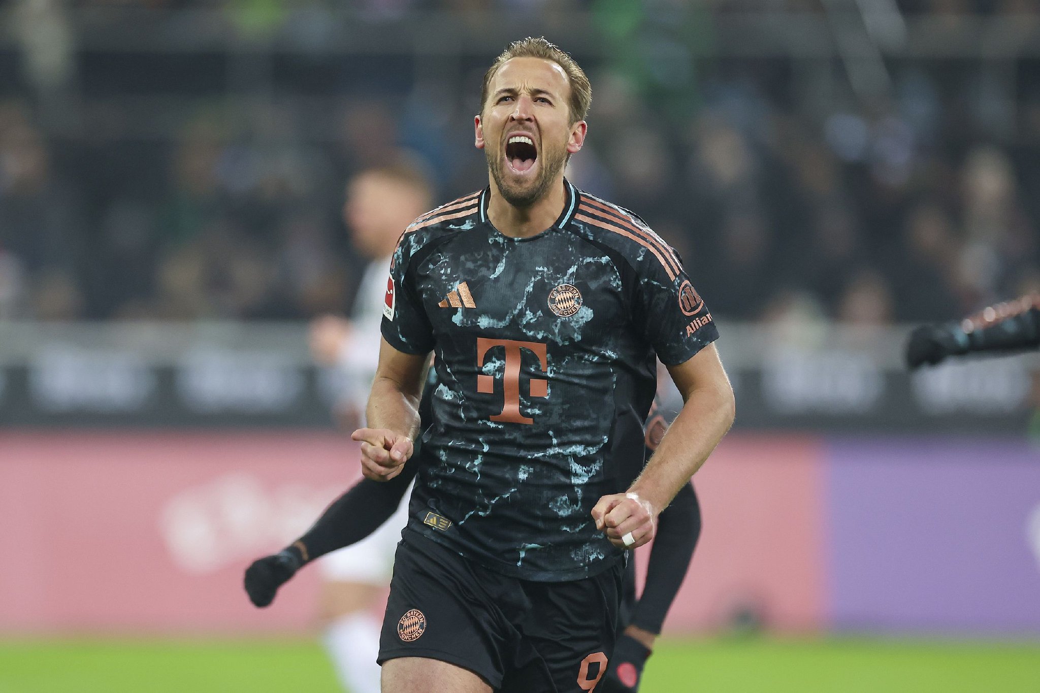 拜仁再遇尴尬，总比分不敌曼城的简单介绍