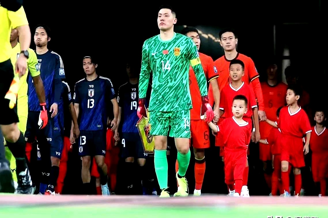 包含欧预赛激战一触即发,国脚全力争夺晋级机会的词条 包含欧预赛激战一触即发,国脚全力争夺晋级机会的词条