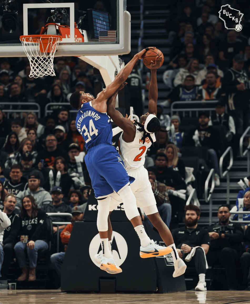 雄鹿内线抢眼,轻松击败对手 雄鹿内线抢眼,轻松击败对手