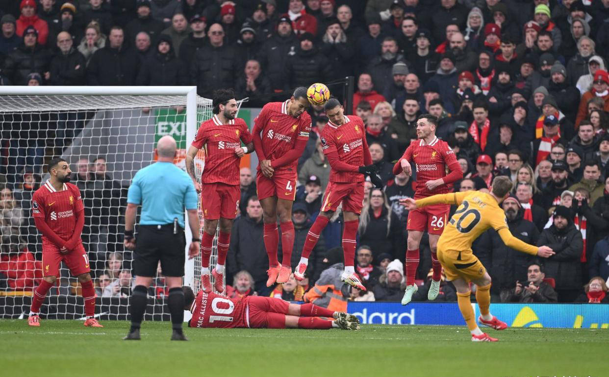 利物浦全取三分，稳固小组第一