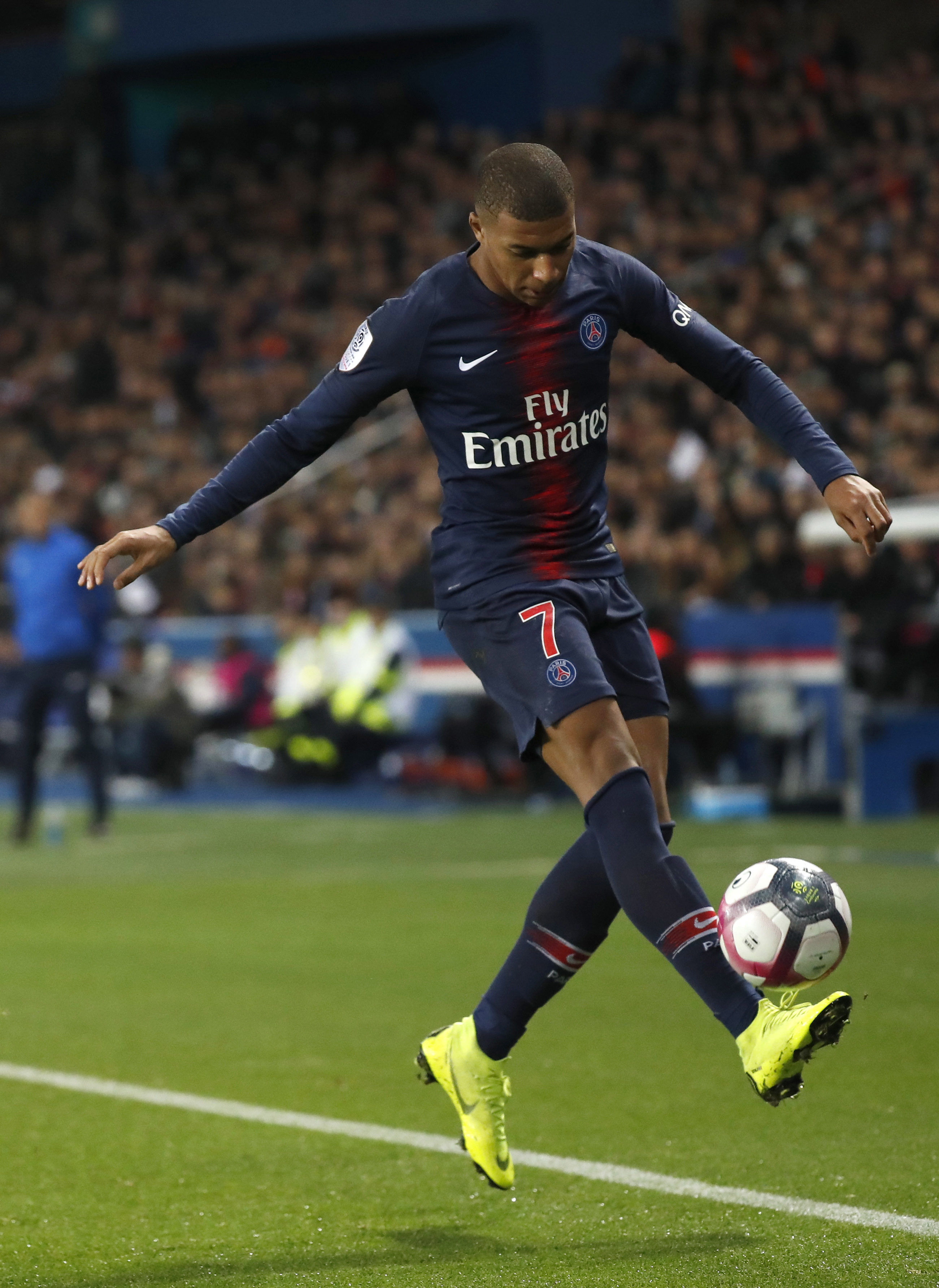 巴黎圣日耳曼在法甲联赛中保持领先