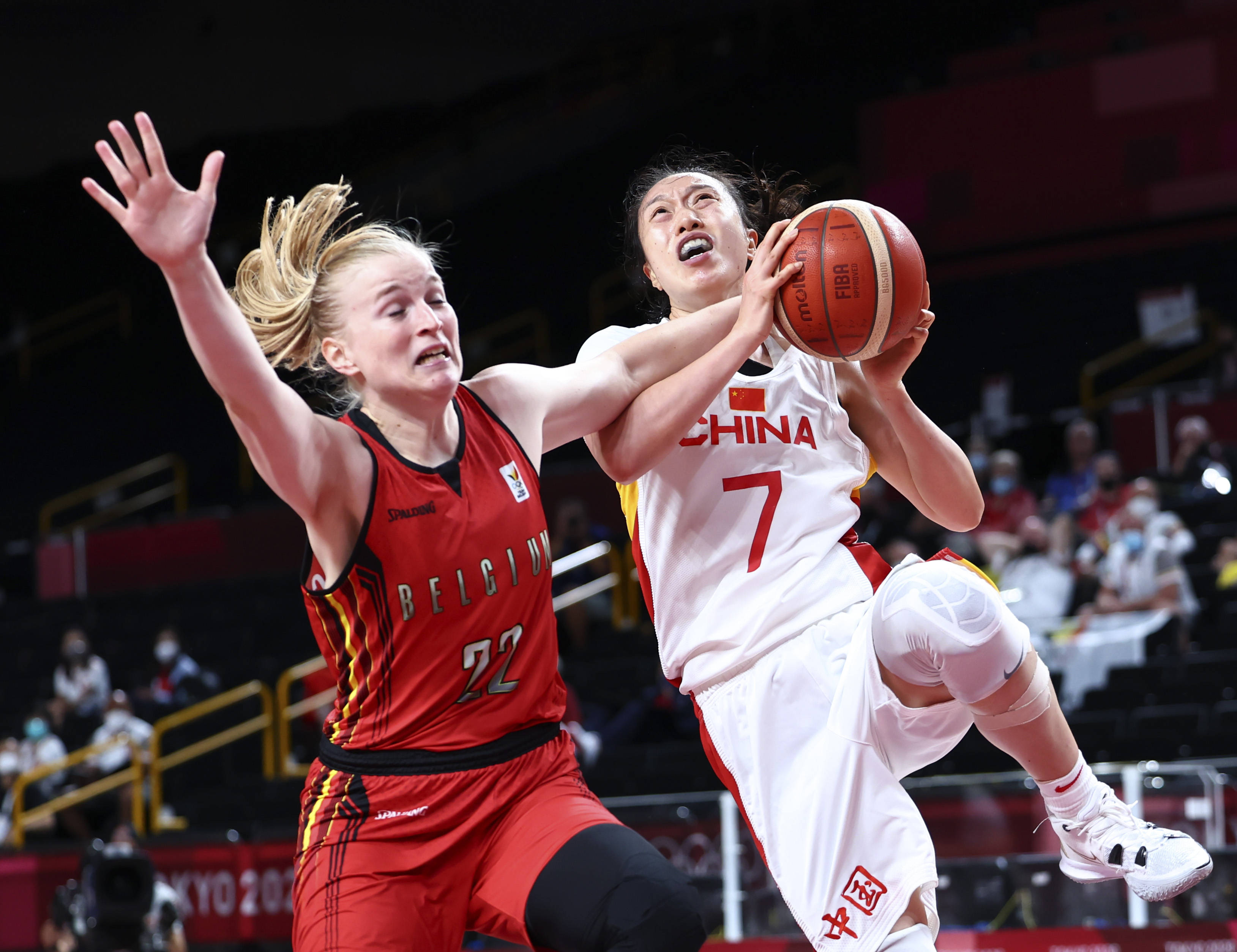 比利时篮球队勇夺冠军，夺冠热议