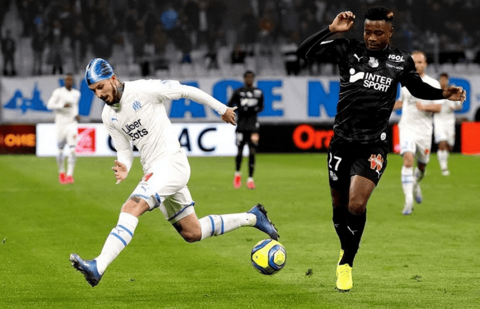 摩纳哥球员在赛场上发挥出色 摩纳哥球员在赛场上发挥出色