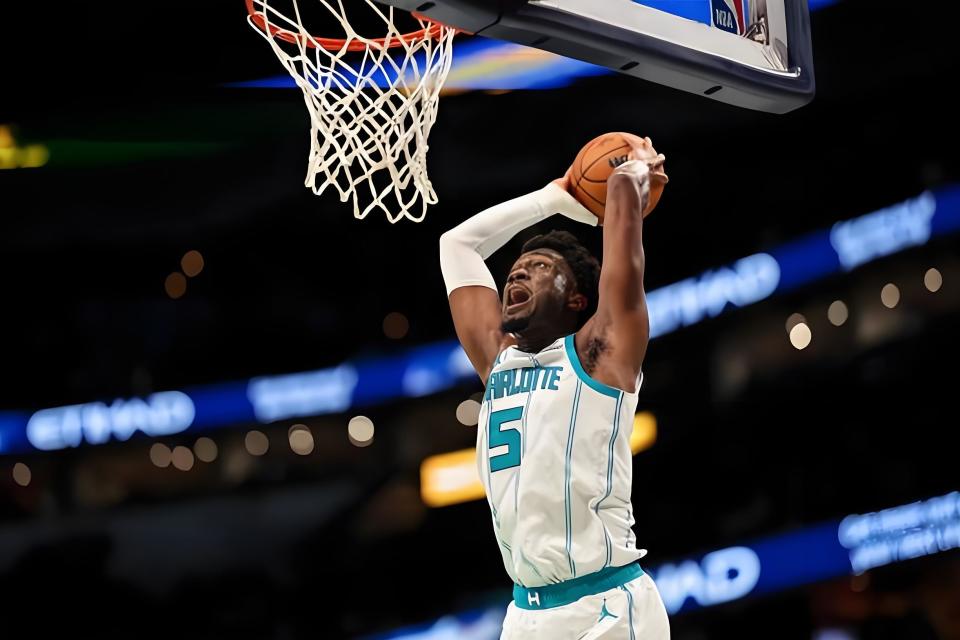 黄蜂队球员全力以赴,最终敌克对手获得宝贵胜利的简单介绍 黄蜂队球员全力以赴,最终敌克对手获得宝贵胜利的简单介绍