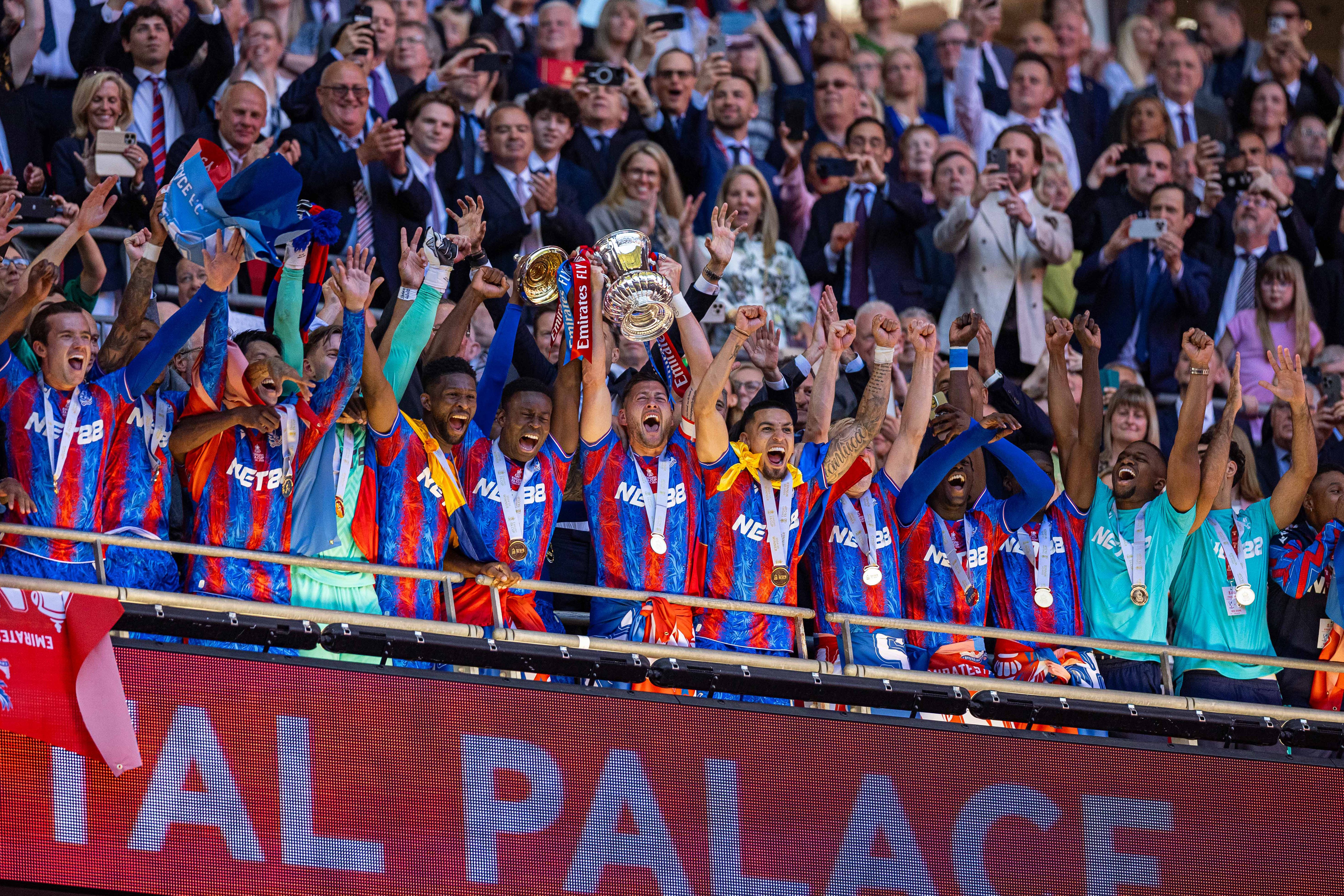 英格兰队完胜对手,赢得晋级资格 英格兰队完胜对手,赢得晋级资格