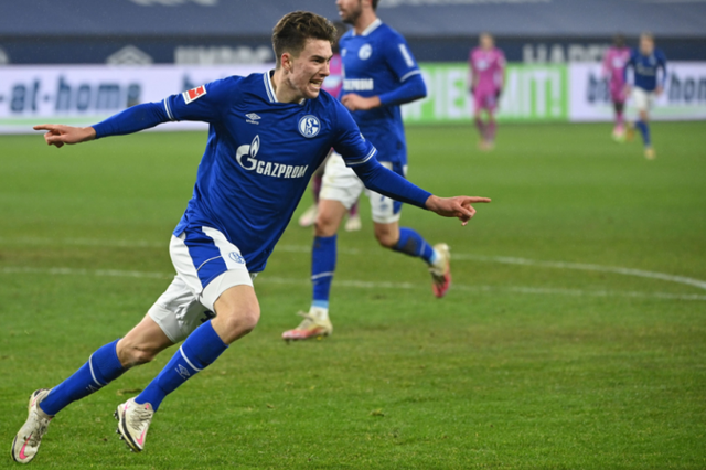 沙尔克主场零封，取得关键胜利