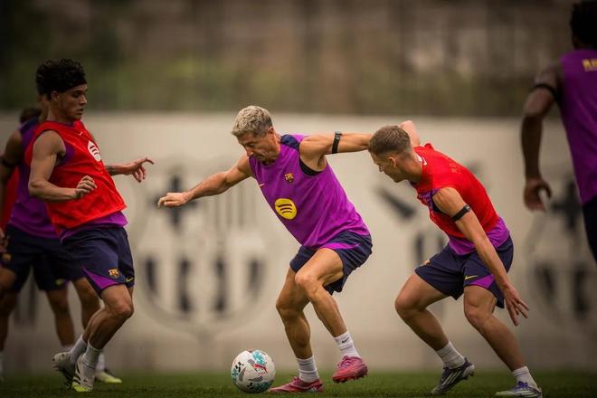 关于巴萨绝杀美国，莱万统治全场的信息