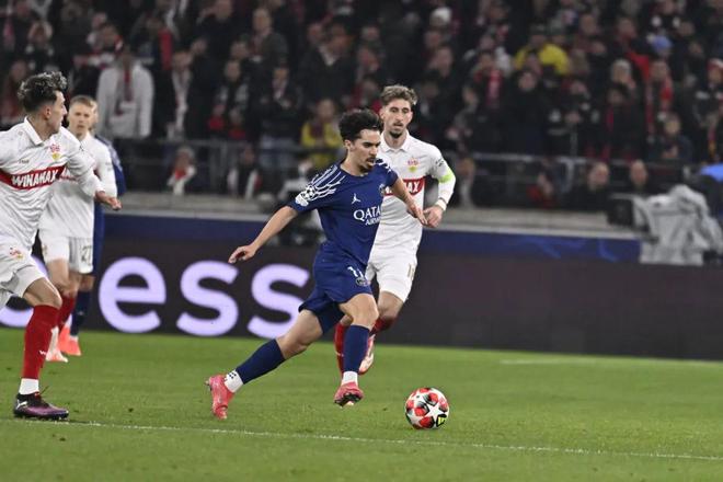 巴萨客场大胜，登贝莱上演帽子戏法