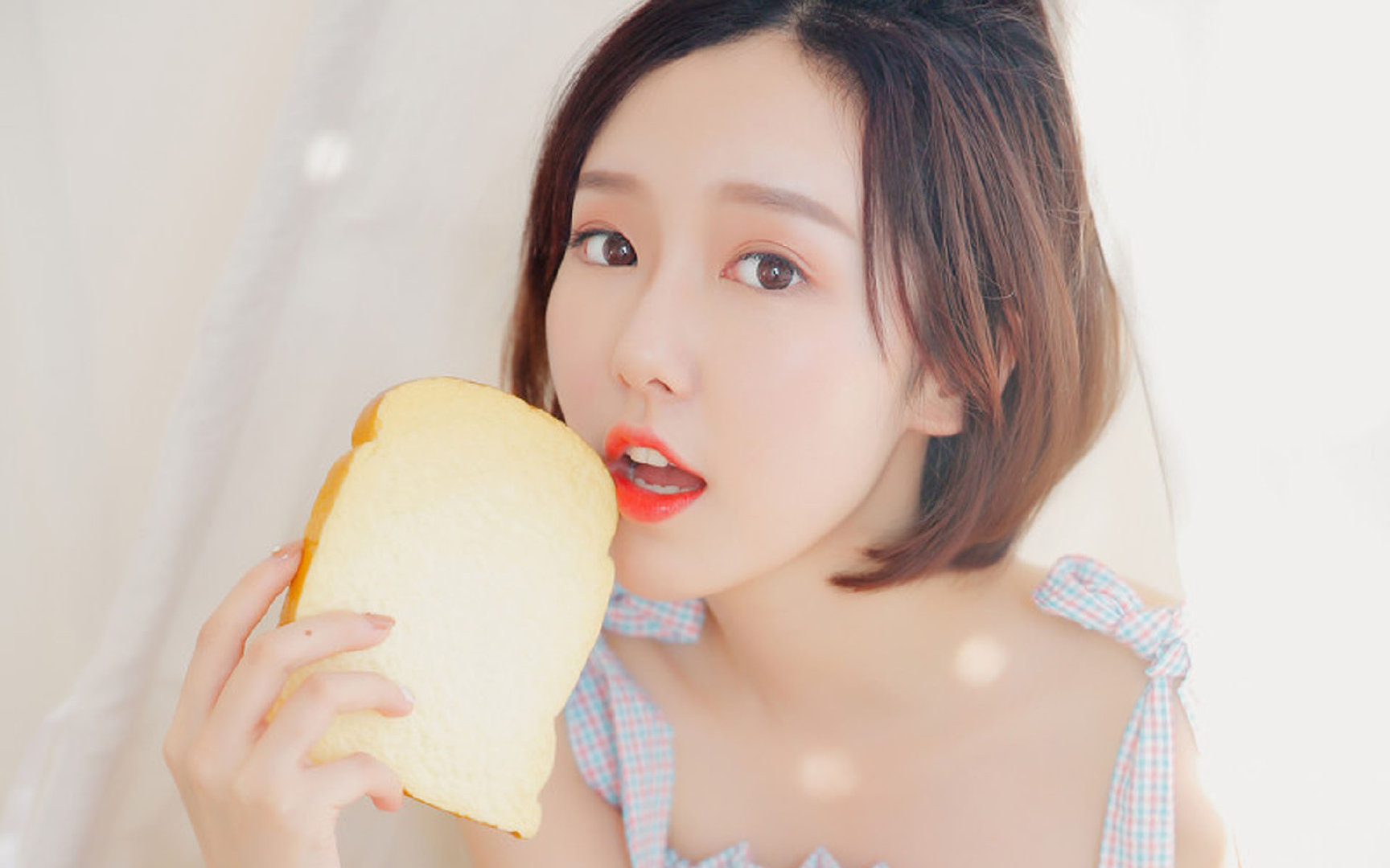 跨越战火的足球，皇马友谊赛背后的阿劳霍时刻